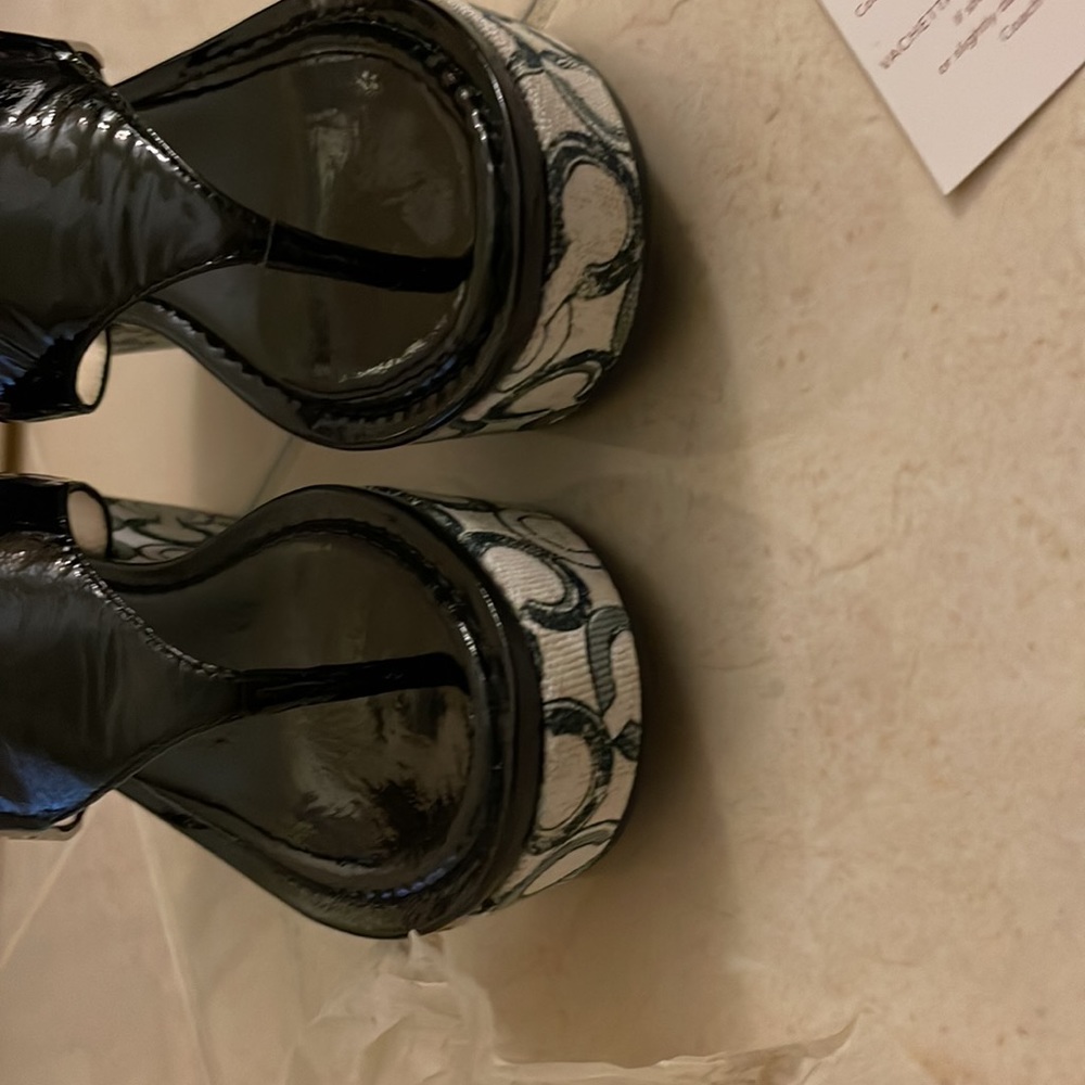COPY - Coach Patent leather sandals ( timeless and classic) - Picture 6 of 9